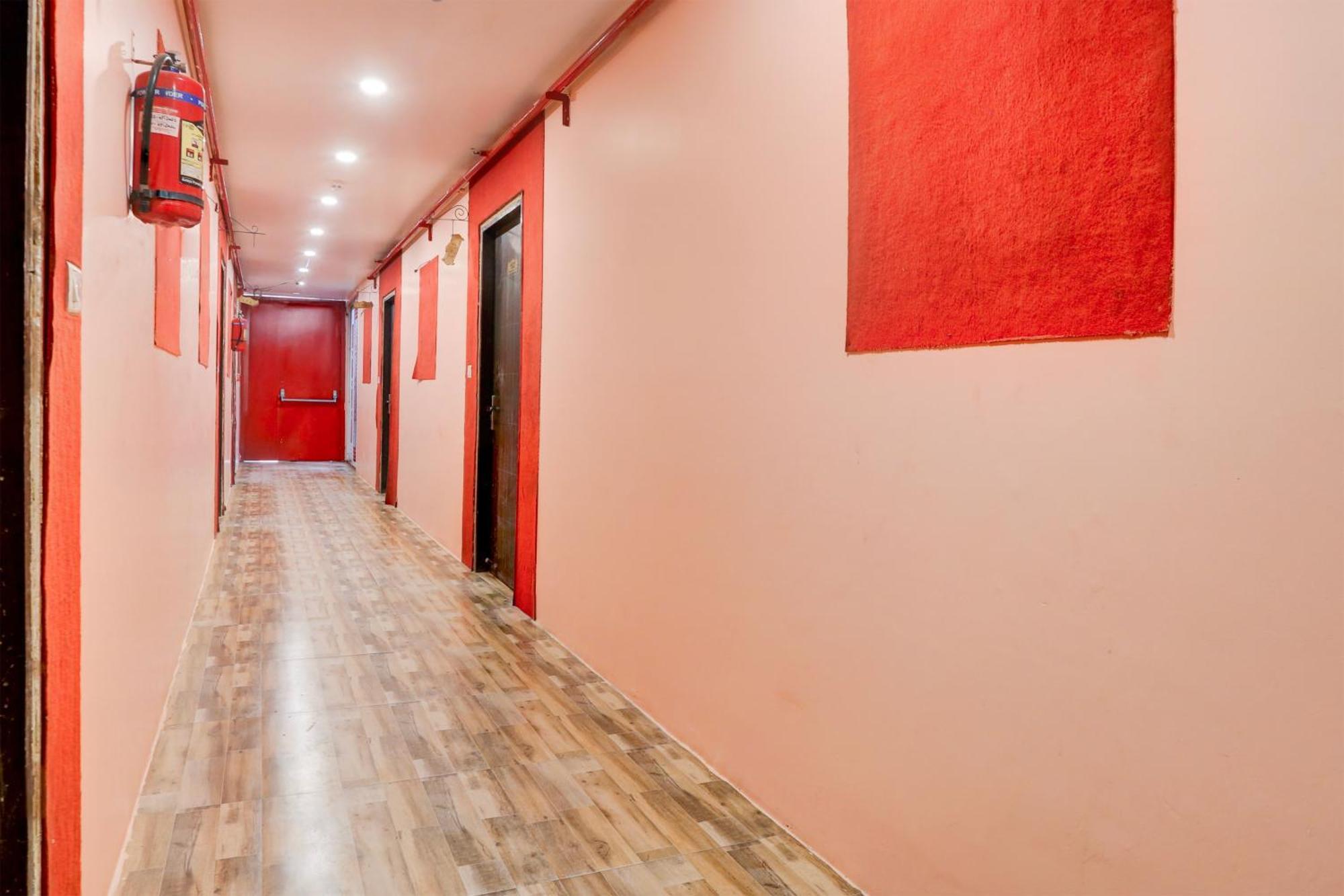 Super Hotel O S J Residency 德里 外观 照片